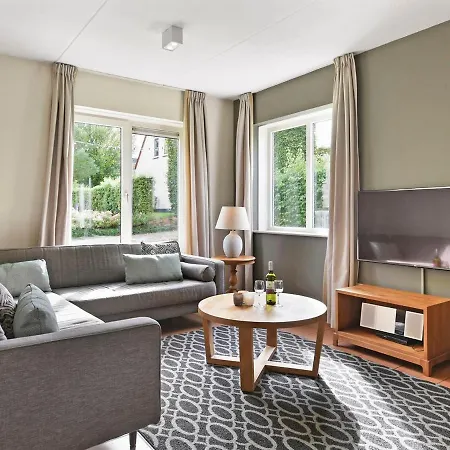 Landal Kasteeldomein De Cauberg فندق