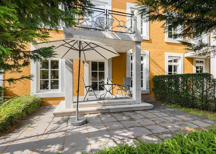 Landal Kasteeldomein De Cauberg فندق *